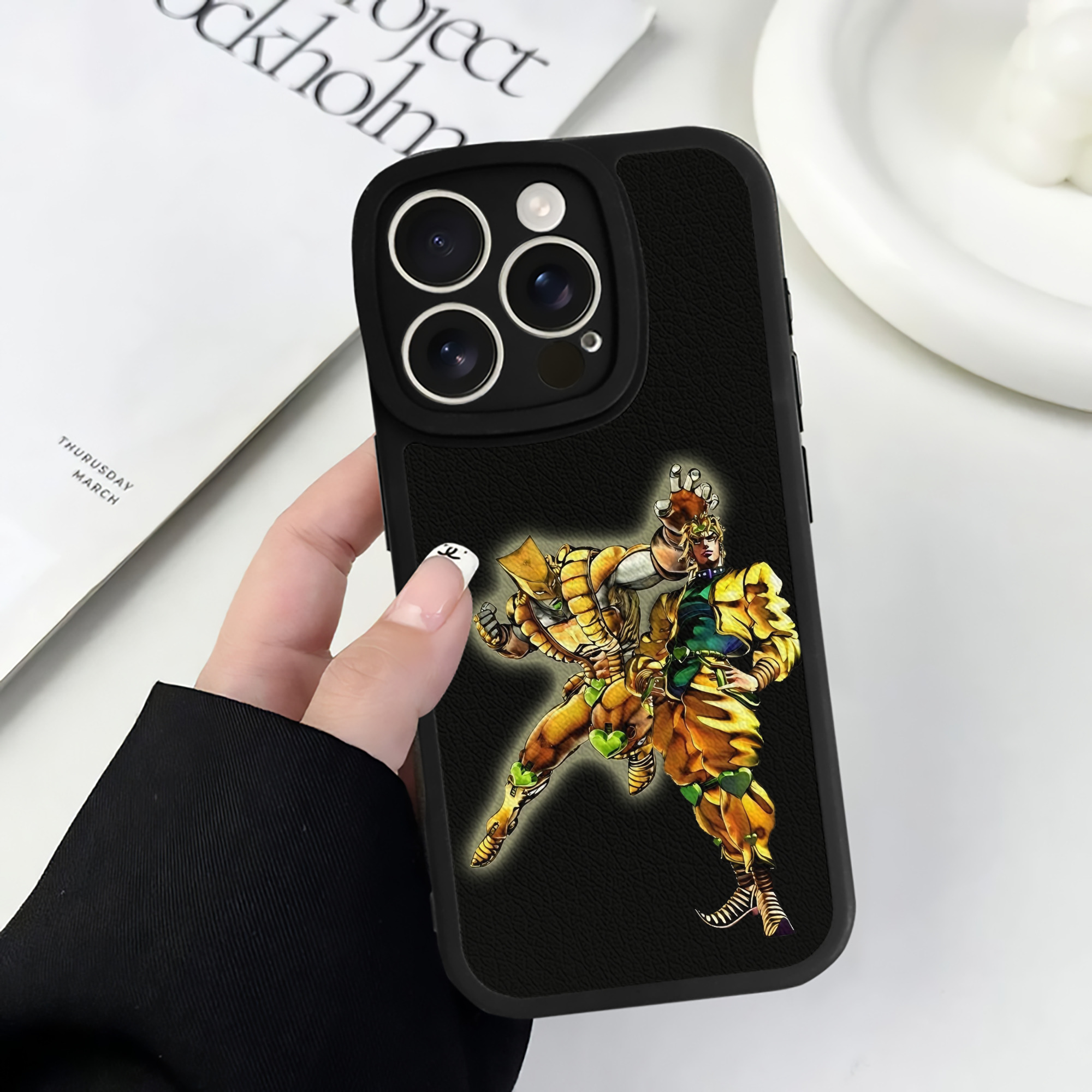 （画像用） ジョジョの奇妙な冒険 ディオ?ブランドー JoJo's Bizarre Adventure Dio Brando 【iPhone 16シリーズ対応】シリコンスマホケース（レザー調） 材質：シリコン